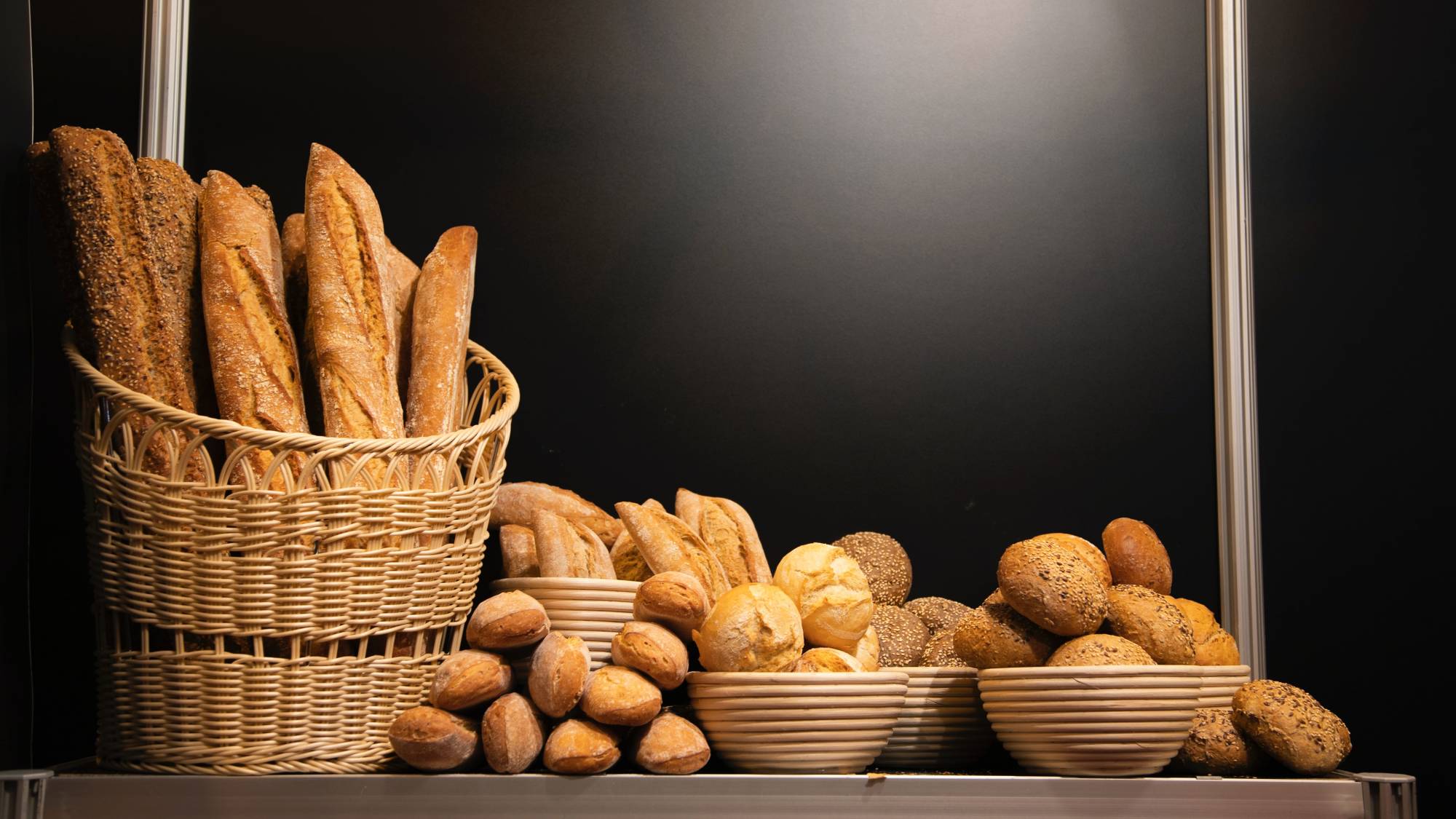 breadsinbasketandbowl2128535jpg_5edfb5b946f95